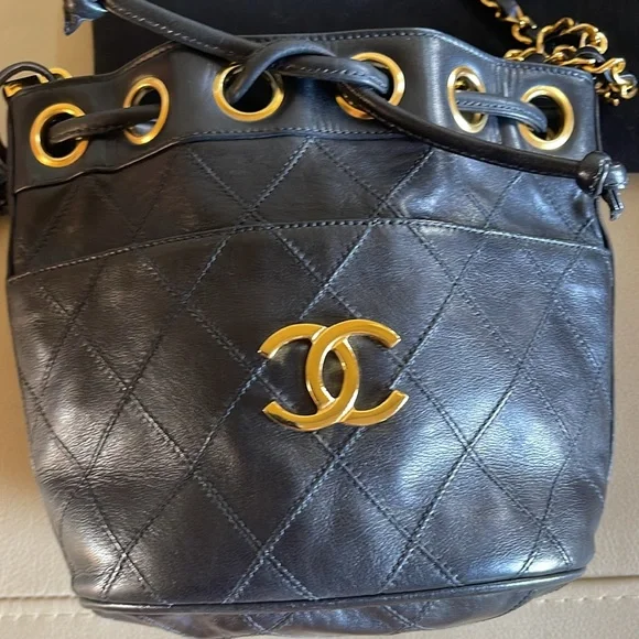 LIKE NEW CHANEL RARE MINI DIAMOND STITCH LEATHER DRAWSTRING CROSSBODY 24K GHW - Picture 11 of 17